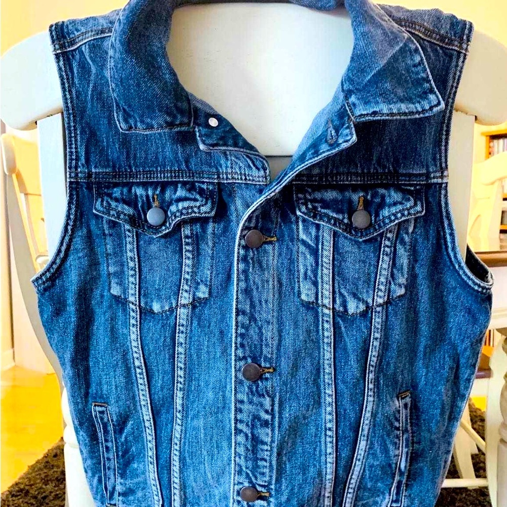 Like New Vintage Sleeveless Jean Jacket!!